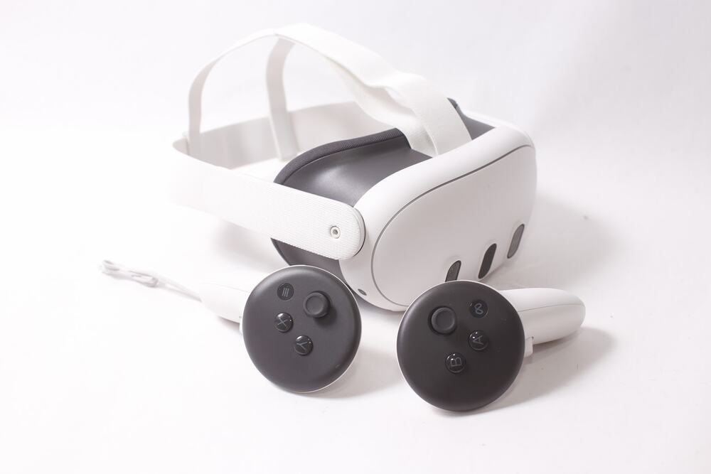 Meta Quest 3 Virtual Reality Headset with Controllers LIKE NEW~ 260730-WH 511